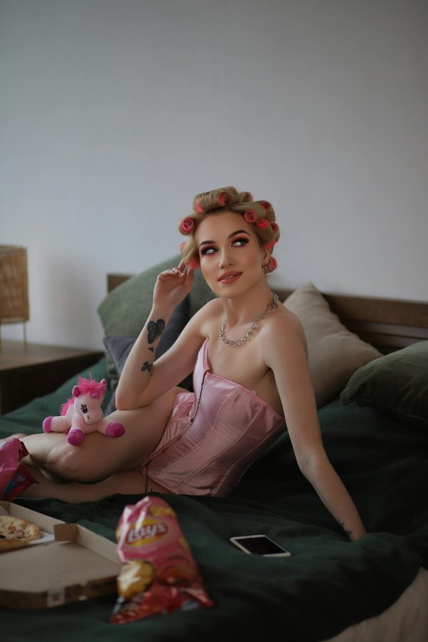 Découvrez l'univers unique du téléphone rose 24/7